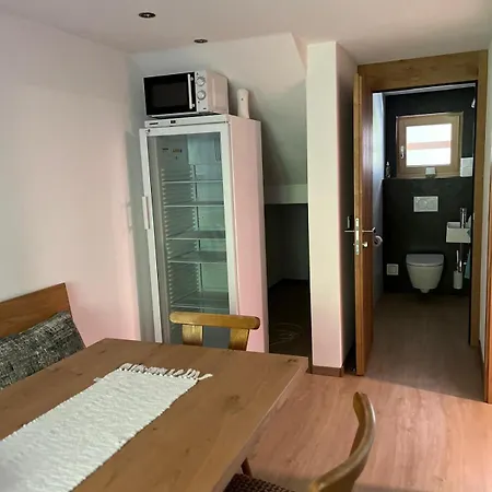 Haus Waldegg 아파트 *
